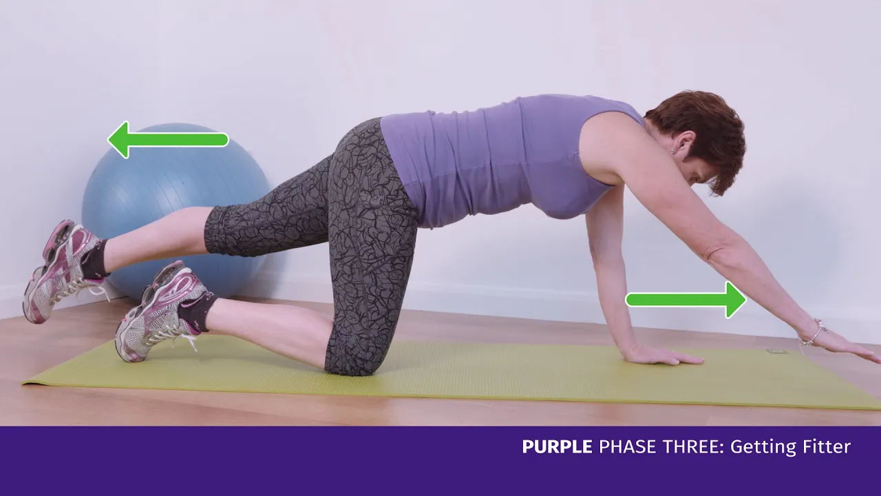 osoba uprawiająca jogę